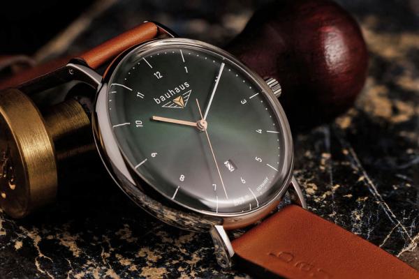 Bauhaus Herrenuhr Quarz mit Datum und Lederarmband